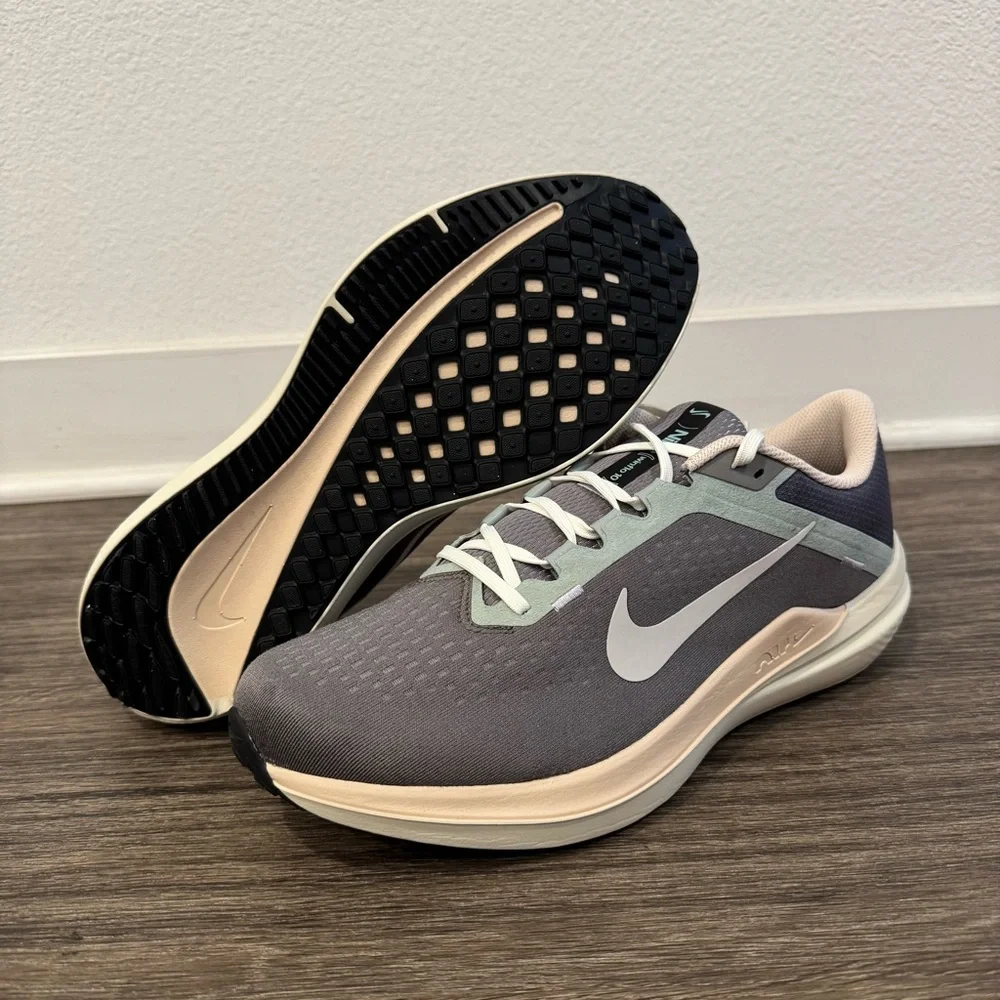 Nike AIR WINFLO 10 sz 11, 12